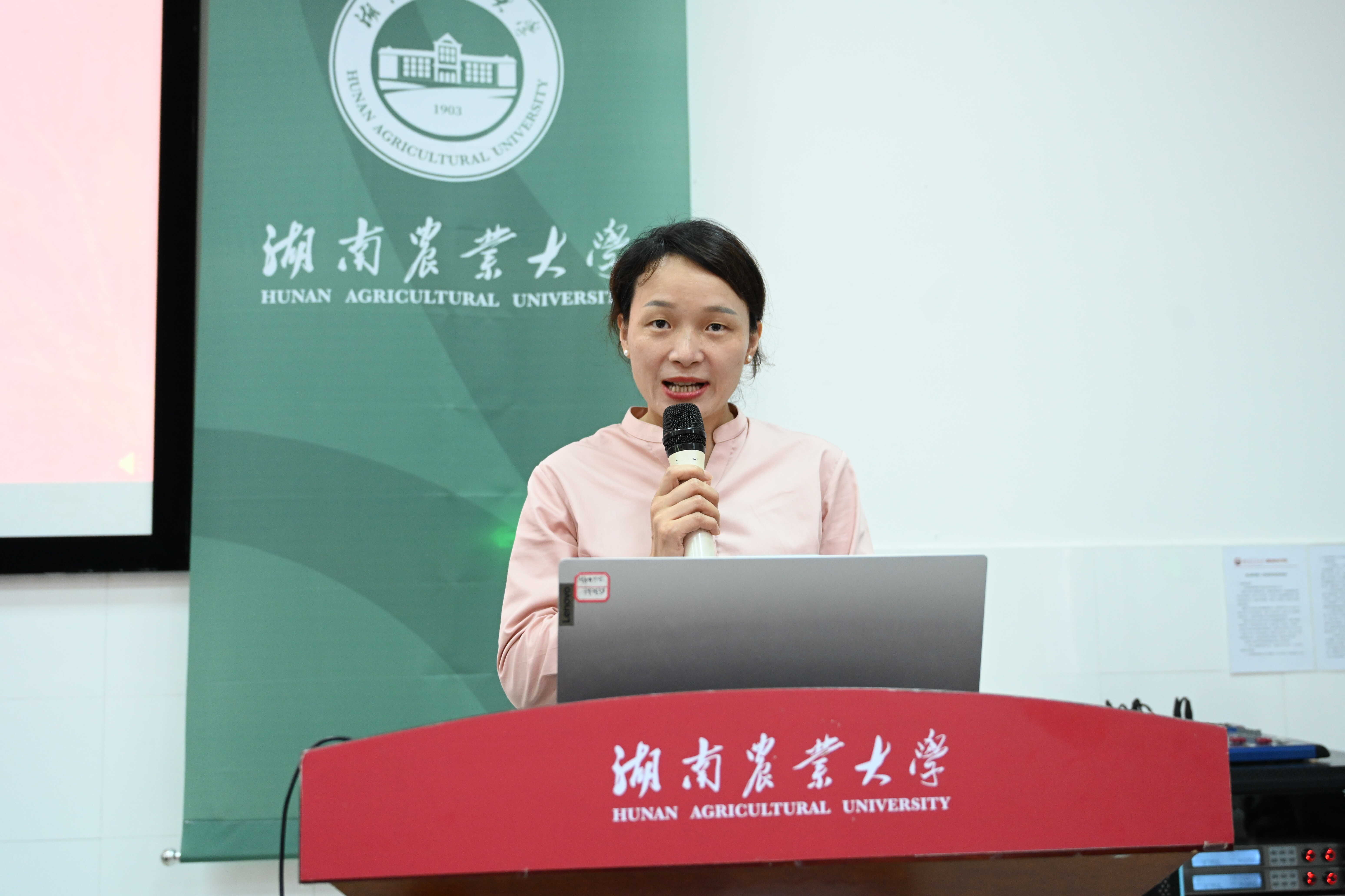 2024级专升本教育学专业胡灿发言.JPG